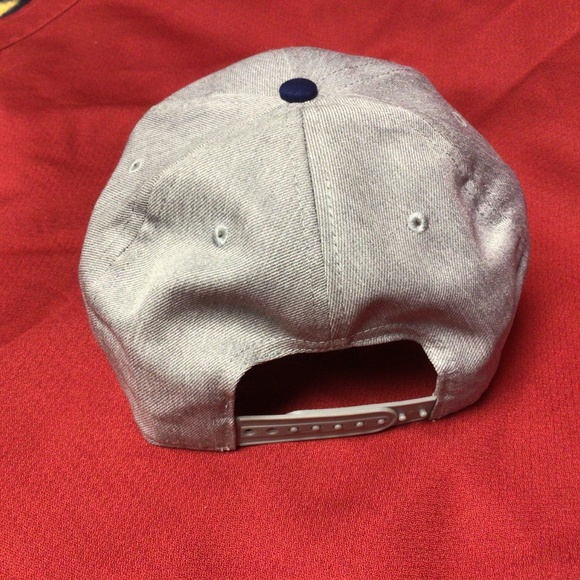 NHL VANCOUVER CANUCKS new hat - Picture 3 of 3